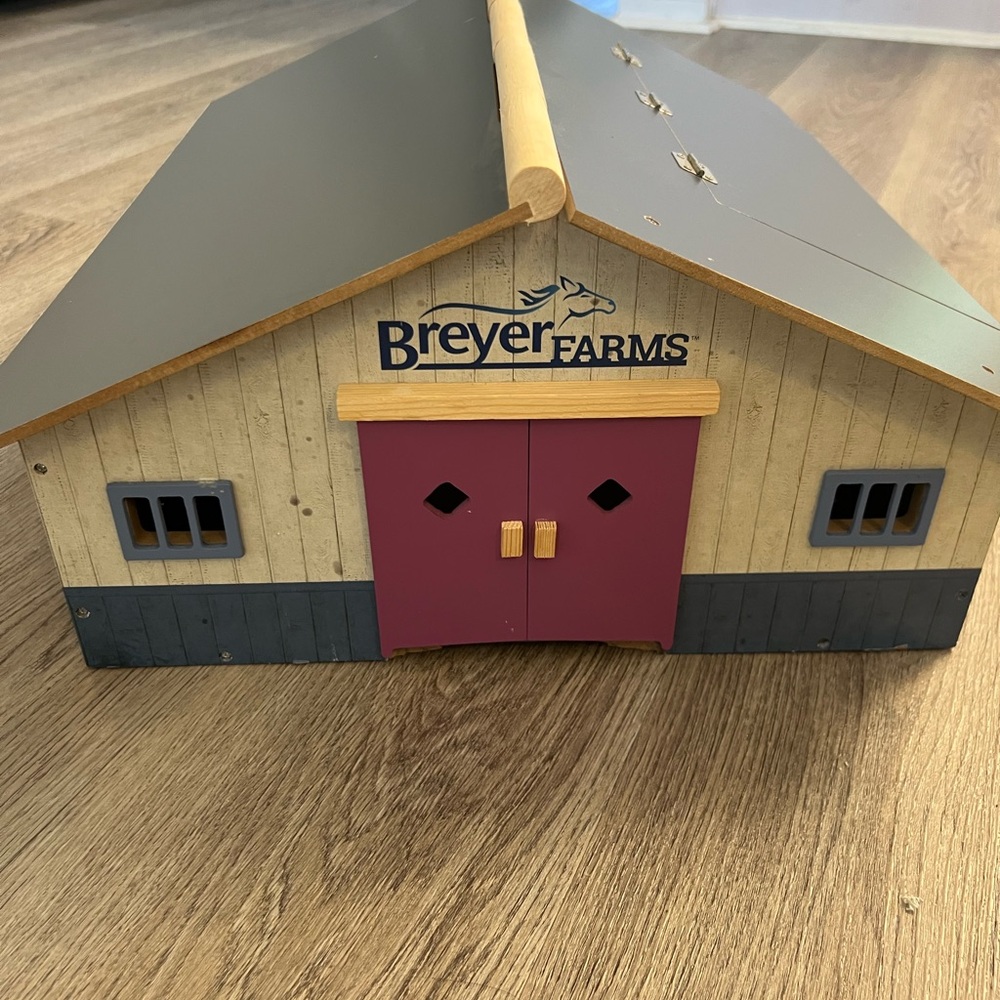 Breyer Farms Barn wood with accessories